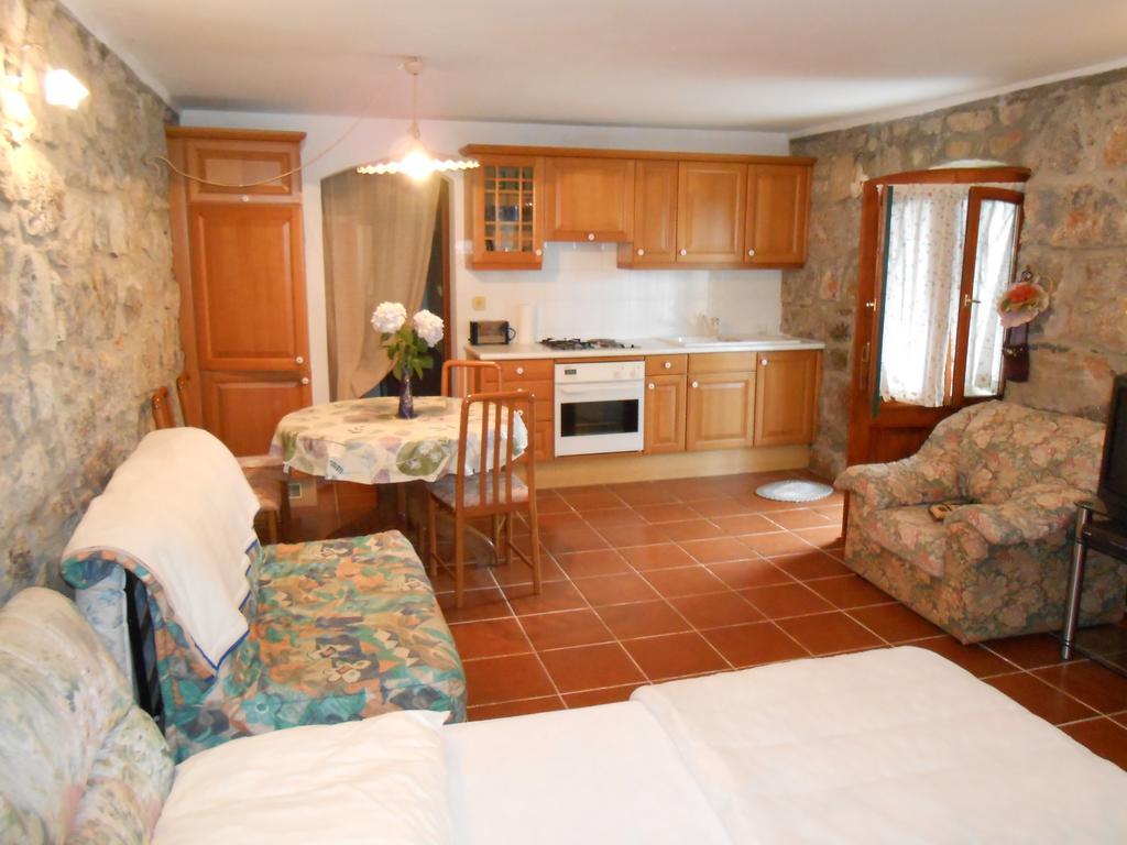 Tranquity Studio Apartment Ika Ловран Екстер'єр фото